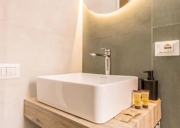 Elegant New 10 Min From Vatican *
